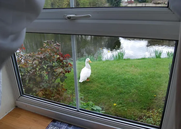 Picturesque Riverside Cottage - 2 Bedroom