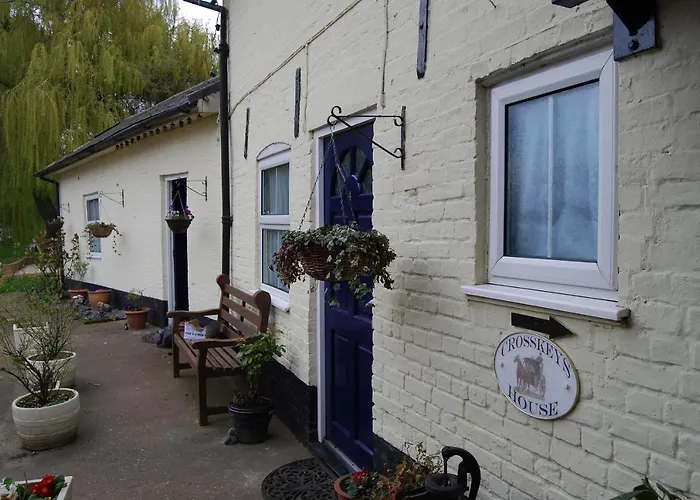 Picturesque Riverside Cottage - 2 Bedroom