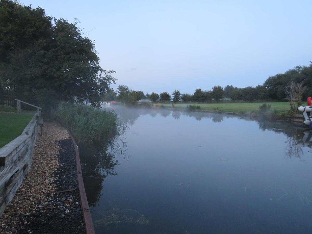 Picturesque Riverside - 2 Bedroom * Hilgay
