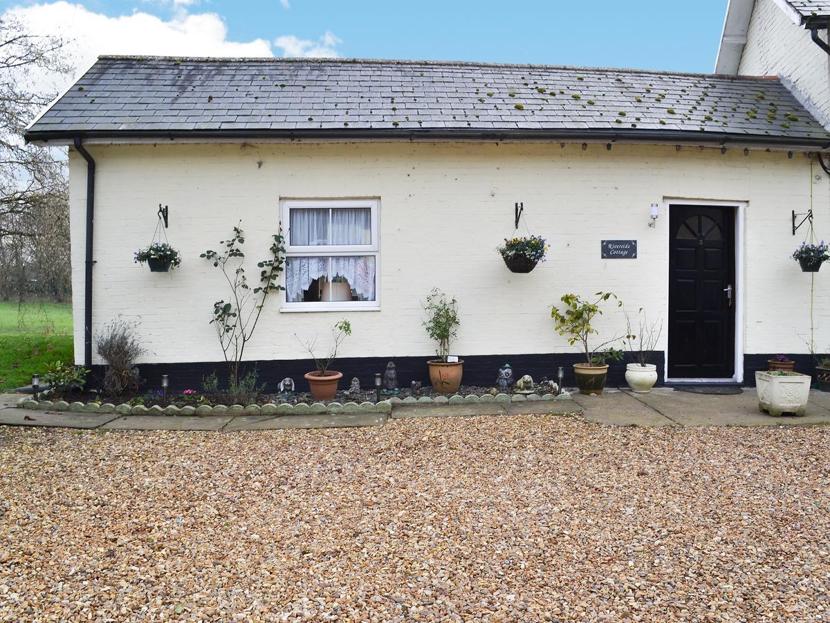 Picturesque Riverside - 2 Bedroom Holiday home Hilgay