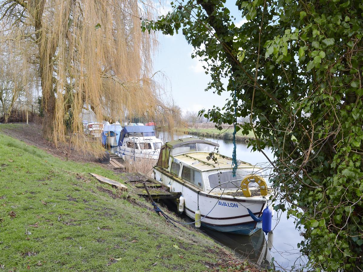 Holiday home Picturesque Riverside - 2 Bedroom *
