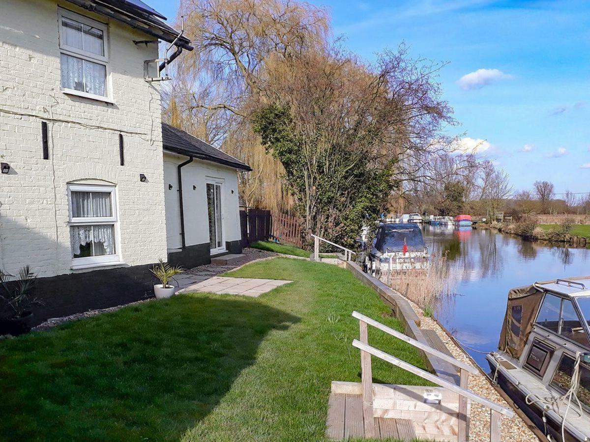 Picturesque Riverside - 2 Bedroom * Hilgay